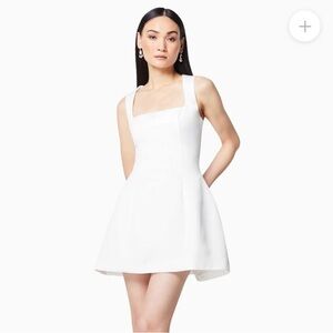 Elliatt ‘Juliet’ square neckline tulip skirt/ satin 🤍 bachelorette or homecoming